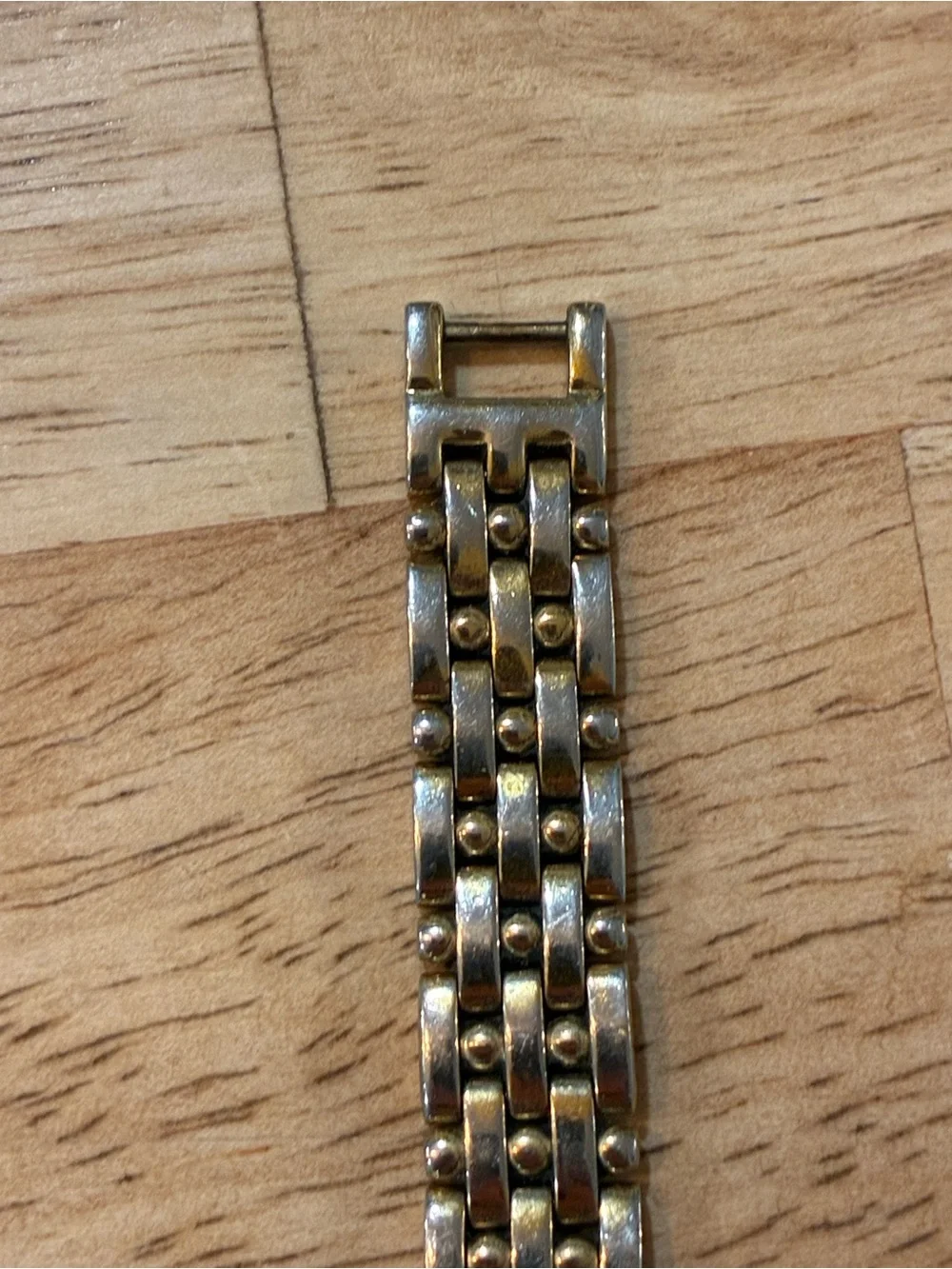 GUESS gold Tone Quartz Analog Ladies Watch